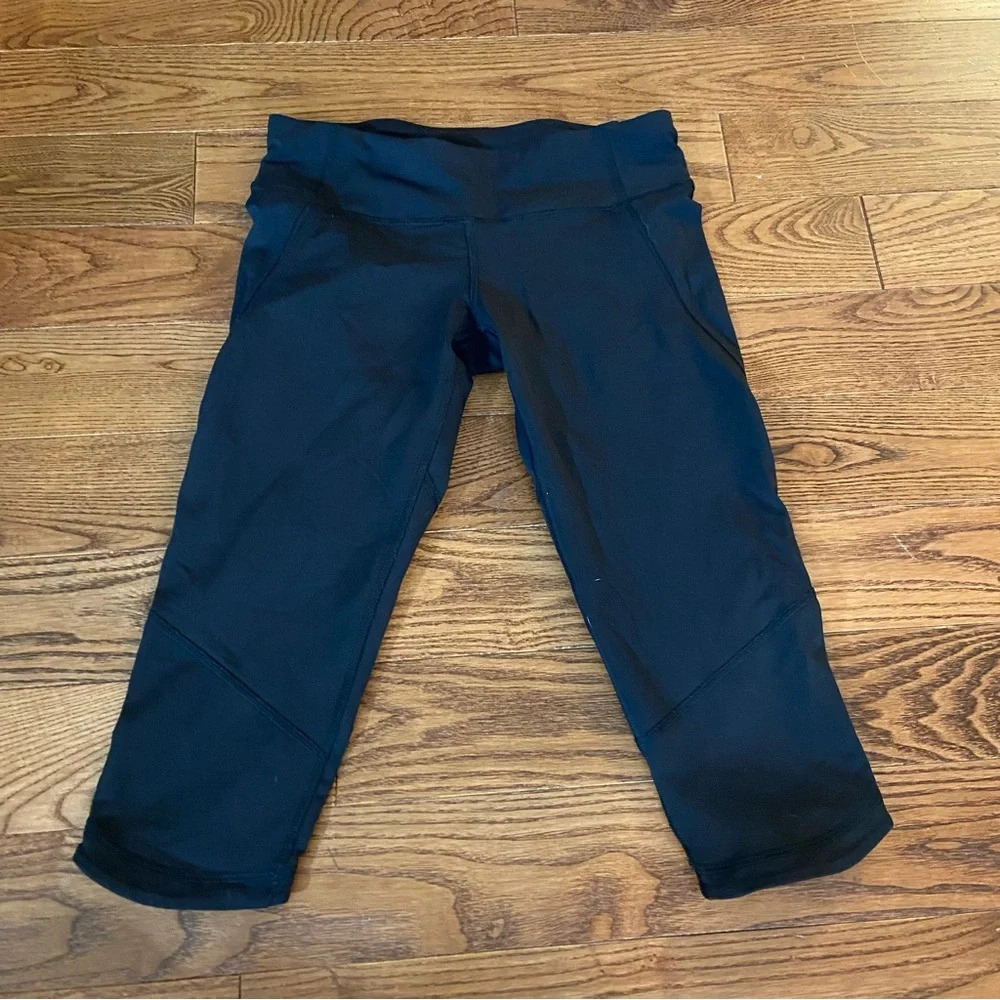 Lululemon women’s black running‎ jogging capris in size  4